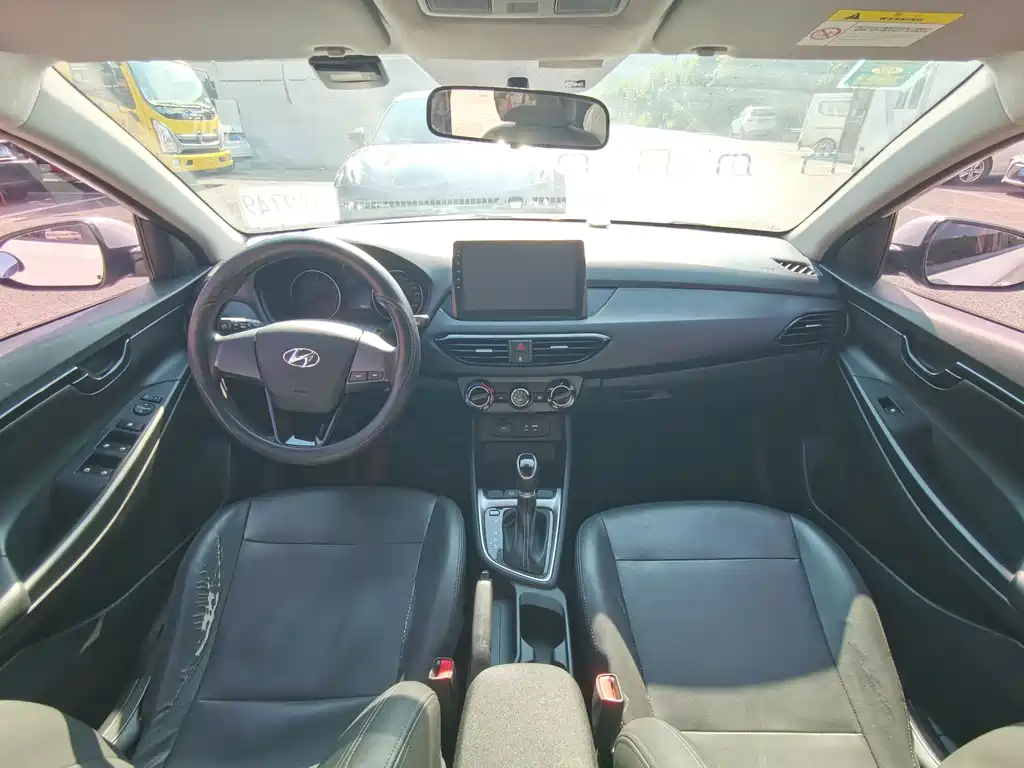 Hyundai Elantra — миниатюра 13