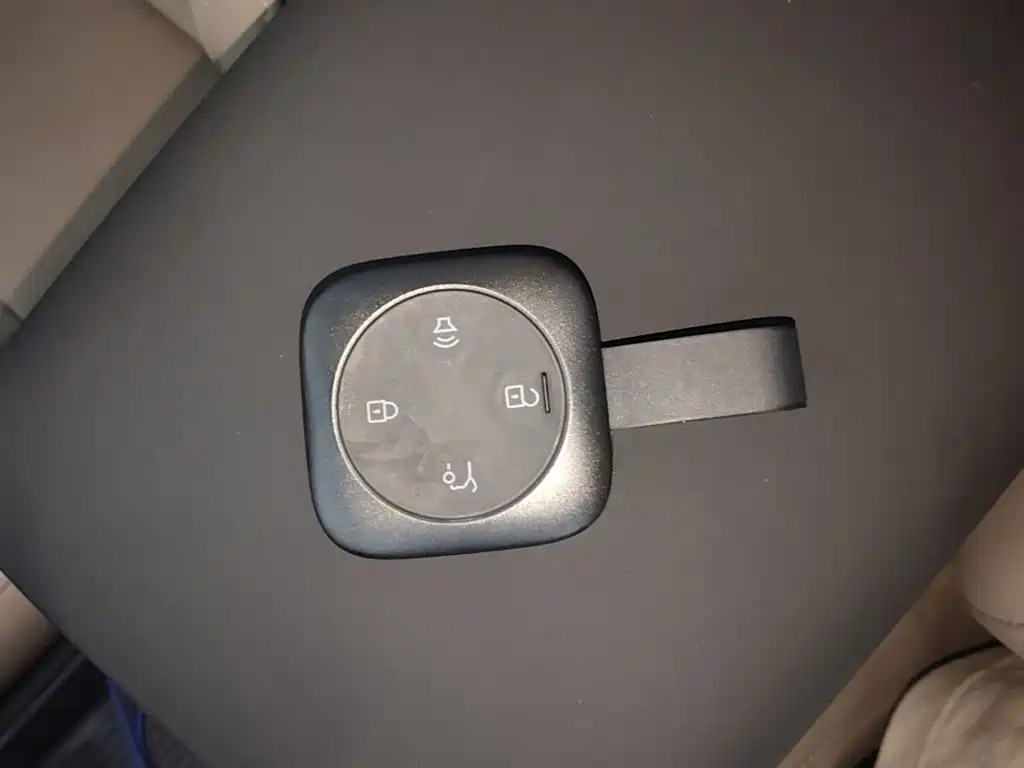 Volvo XC70 PHEV — миниатюра 9