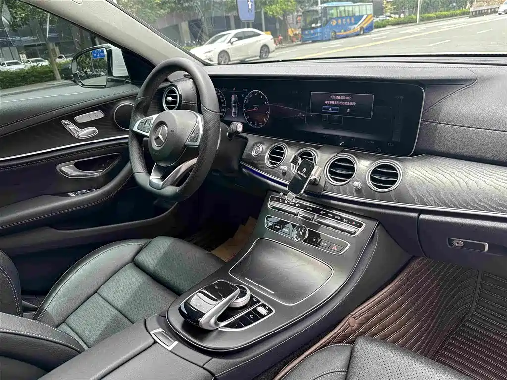 Mercedes-Benz E-Class — миниатюра 20
