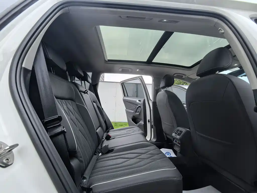 Volkswagen Tiguan L L 2022 330TSI AT Smart