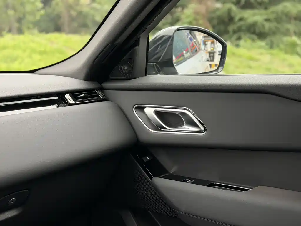 Land Rover Range Rover Velar 2025 Dynamic SE