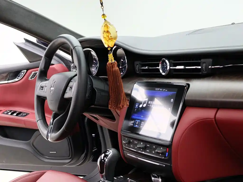 Maserati Quattroporte — миниатюра 13