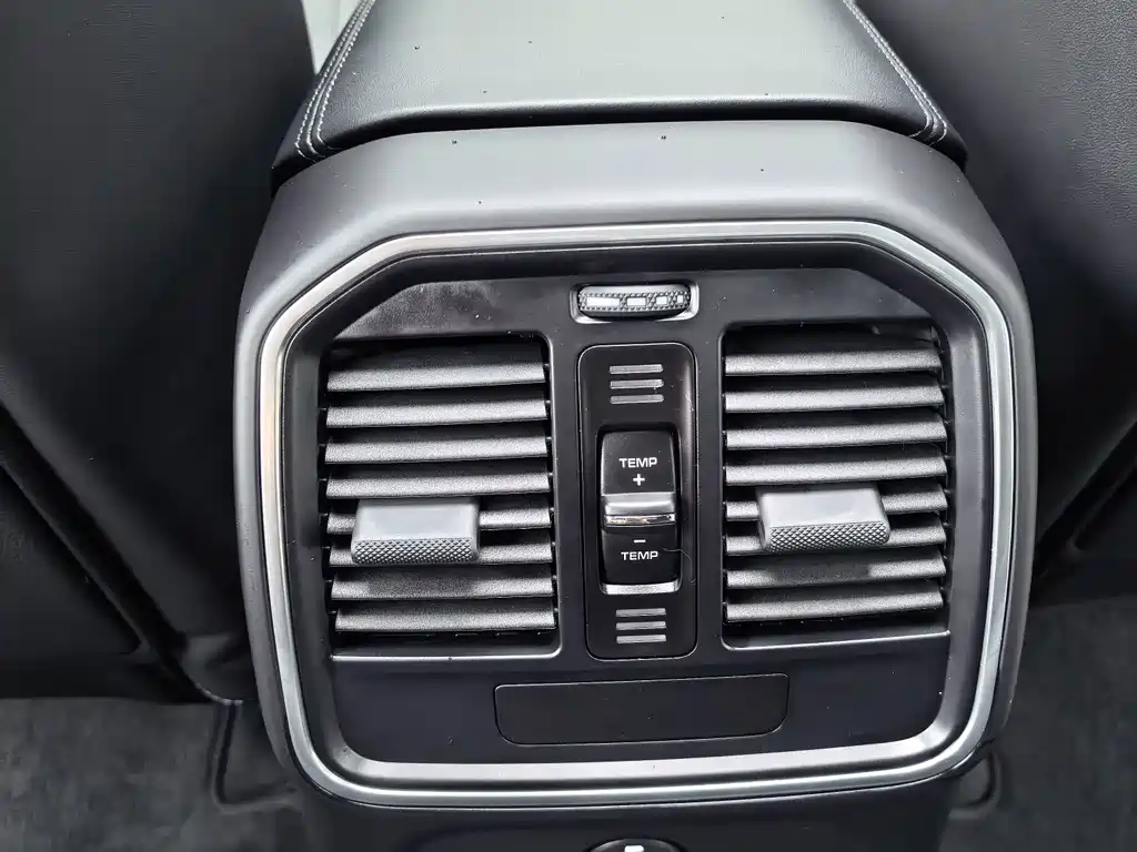 Porsche Macan — миниатюра 16