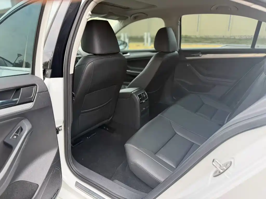 Volkswagen Sagitar — миниатюра 6