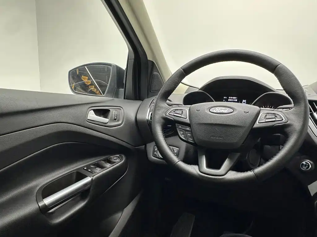 Ford Kuga — миниатюра 14