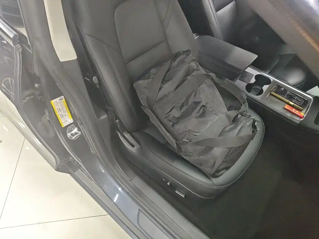 Tesla Model 3 — миниатюра 25