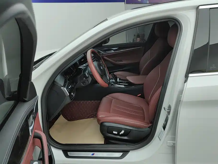 BMW 5 Series — миниатюра 9