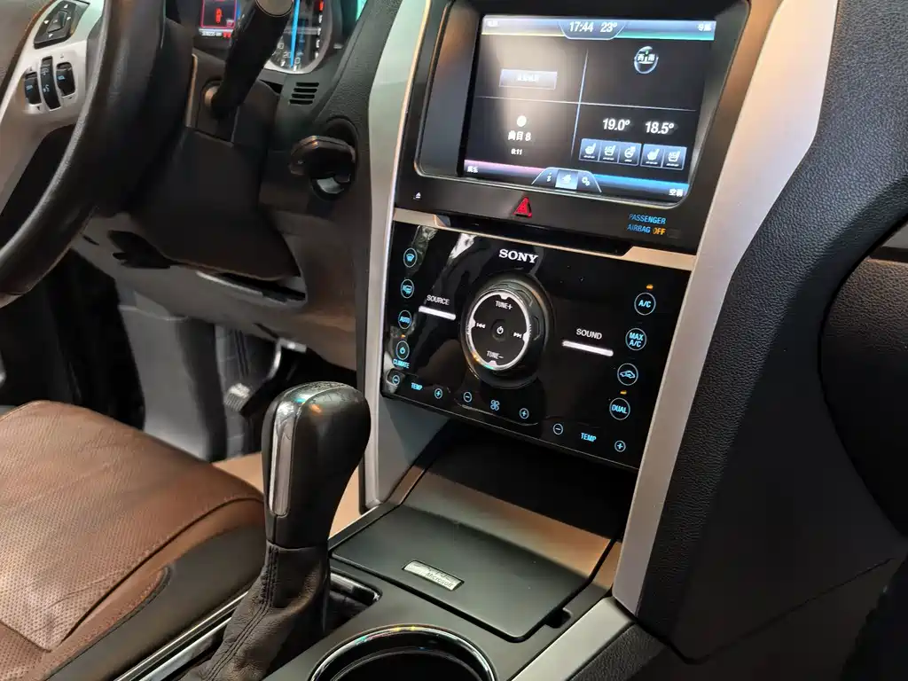 Ford Explorer (Import) — миниатюра 20