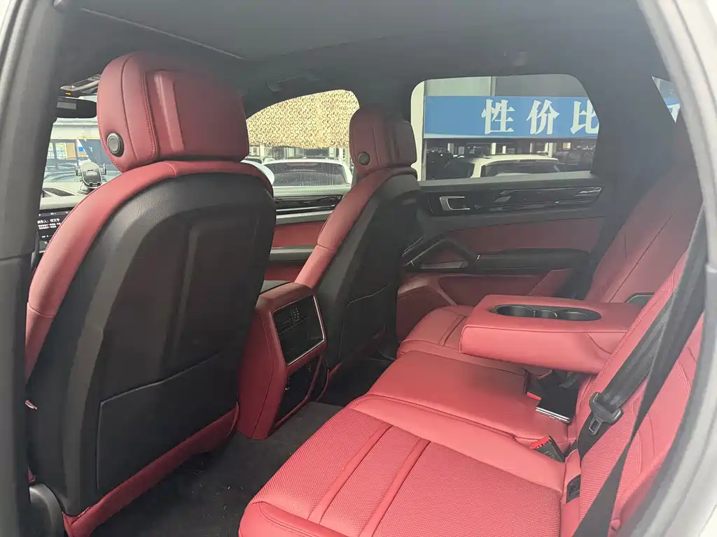 Porsche Cayenne — миниатюра 6