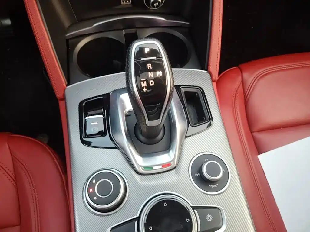 Alfa Romeo Stelvio — миниатюра 14