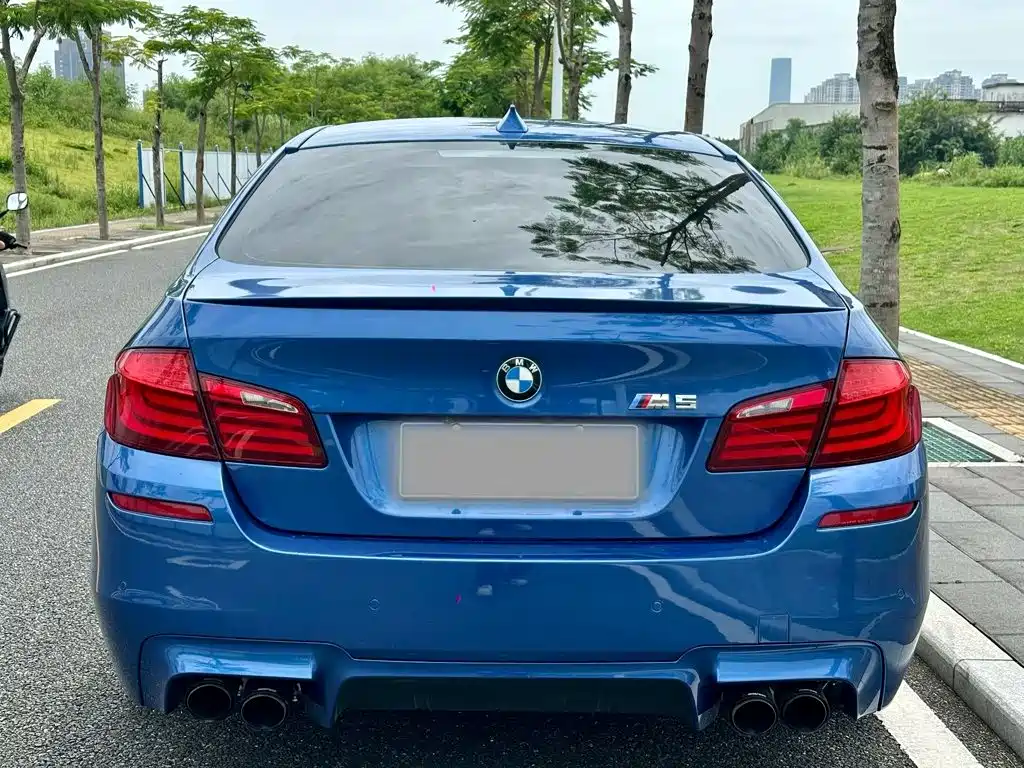 BMW M5 — миниатюра 5