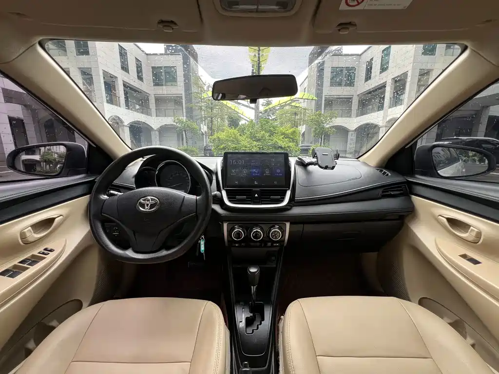 Toyota Yaris L — миниатюра 4