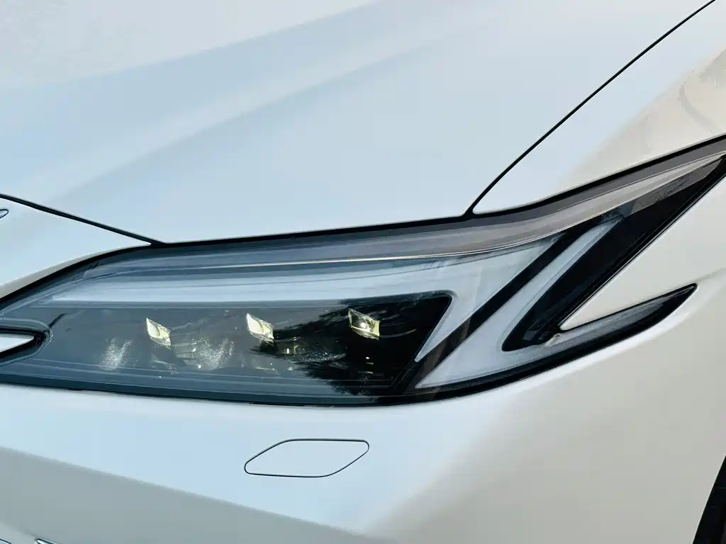 Lexus ES — миниатюра 10