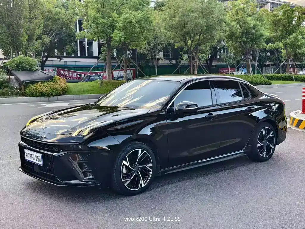 Lynk & Co 03