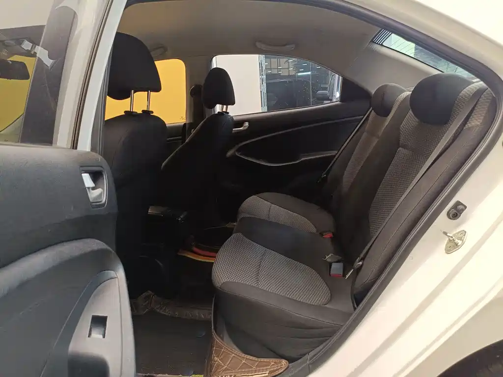 Hyundai Verna - фото 22