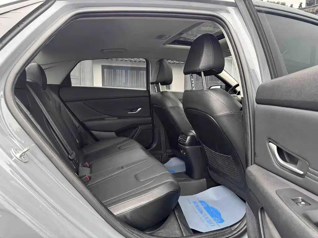 Hyundai Elantra — миниатюра 10