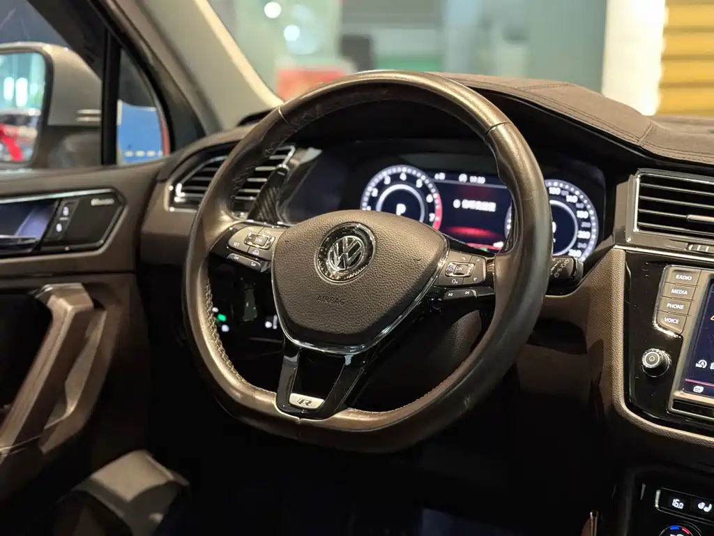 Volkswagen Tiguan L — миниатюра 14