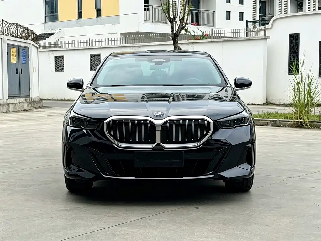 BMW 5 Series — миниатюра 2