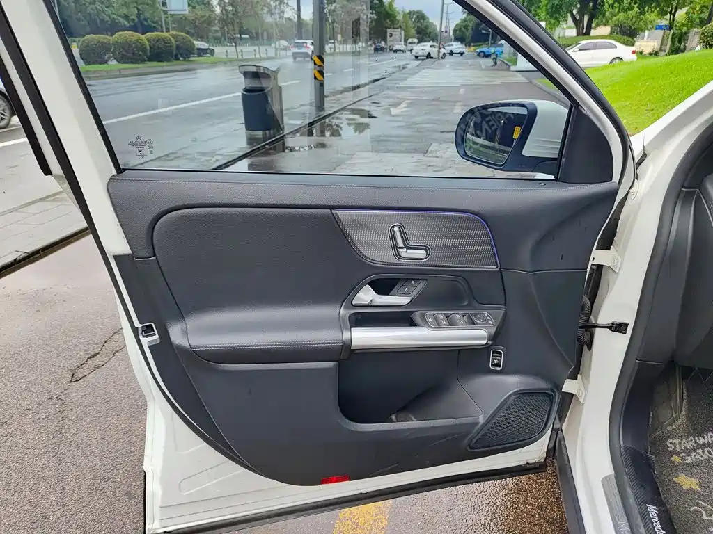 Mercedes-Benz GLA — миниатюра 6