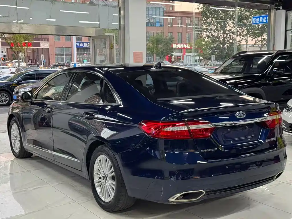 Ford Taurus — миниатюра 5