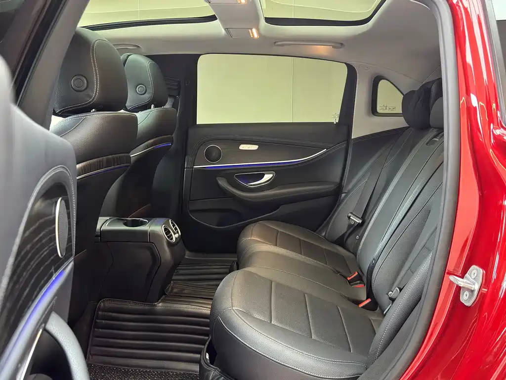 Mercedes-Benz E-Class — миниатюра 8