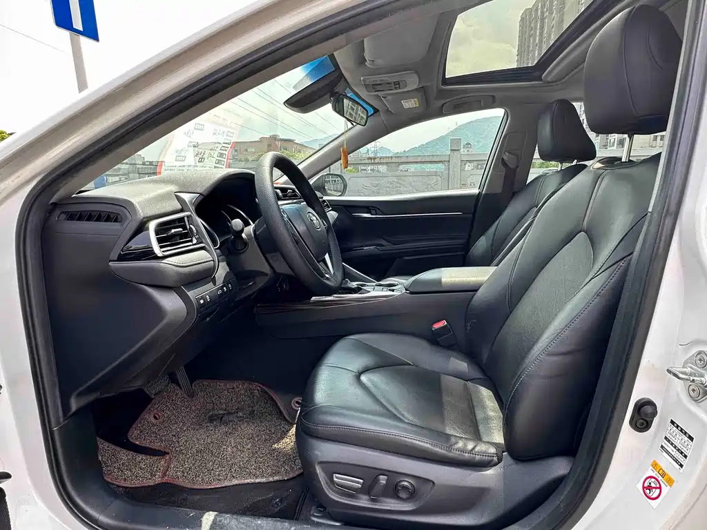Toyota Camry — миниатюра 4