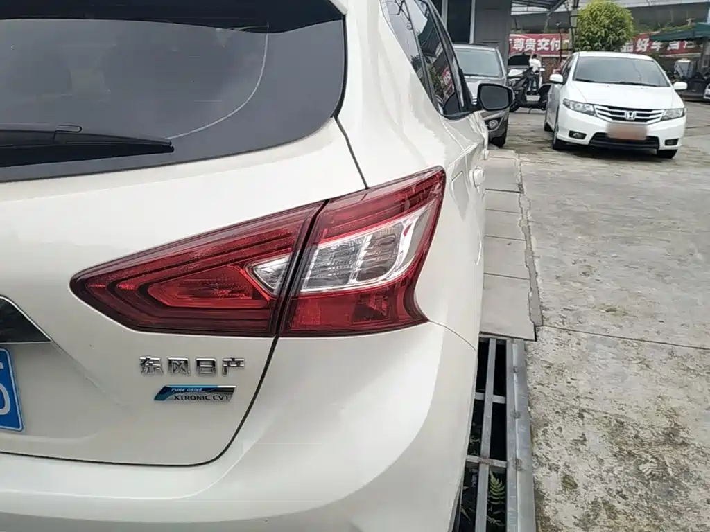 Nissan Tiida — миниатюра 8