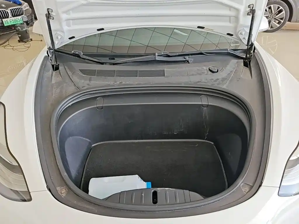 Tesla Model 3 — миниатюра 20