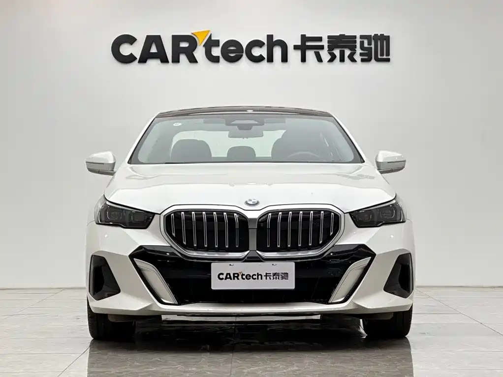 BMW 5 Series — миниатюра 7