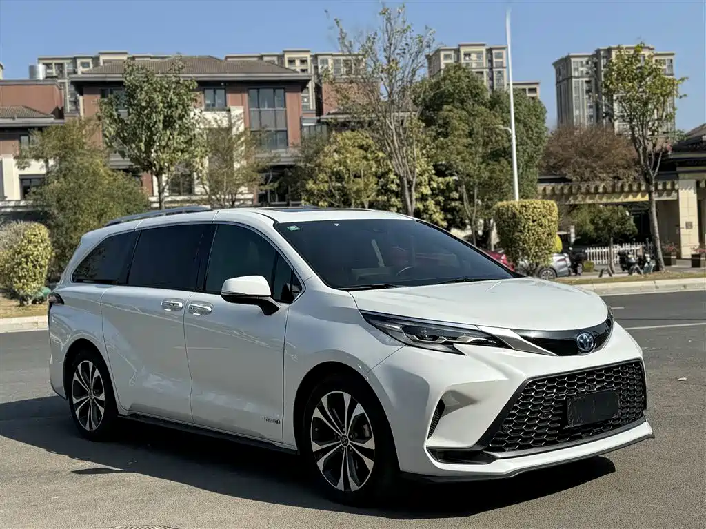 Toyota Granvia — миниатюра 3