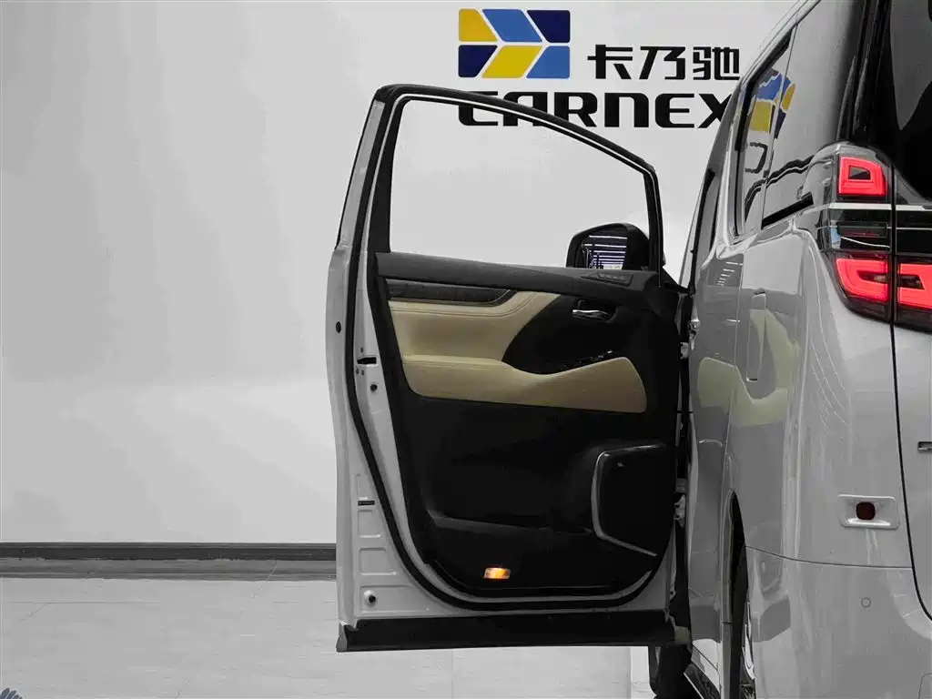 Toyota Vellfire — миниатюра 7