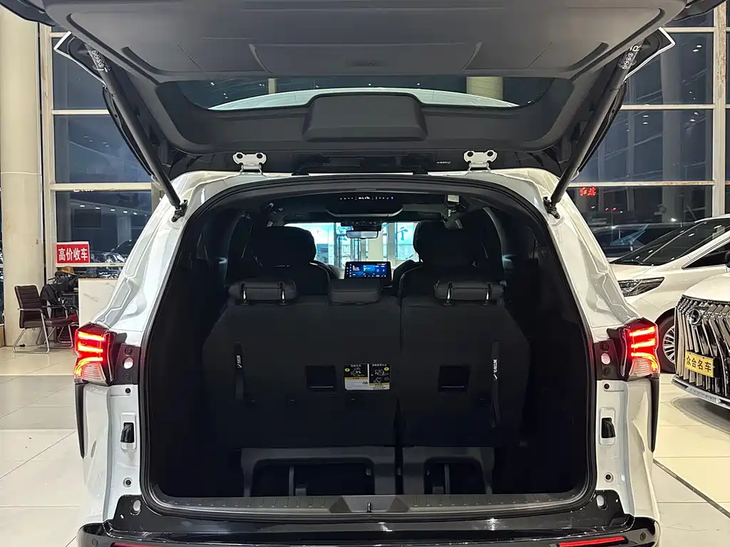 Toyota Granvia — миниатюра 21