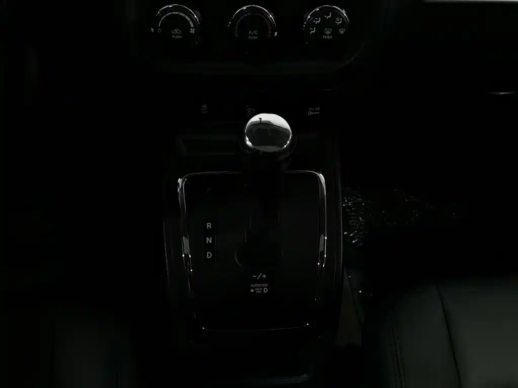 Jeep Compass (Import) — миниатюра 13