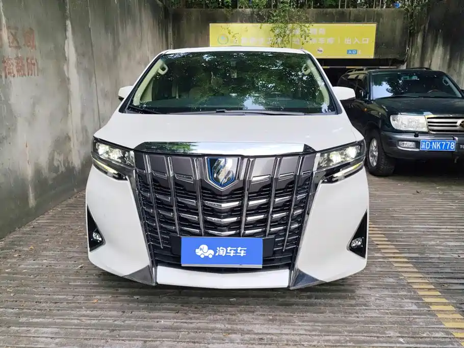 Toyota Alphard — миниатюра 2