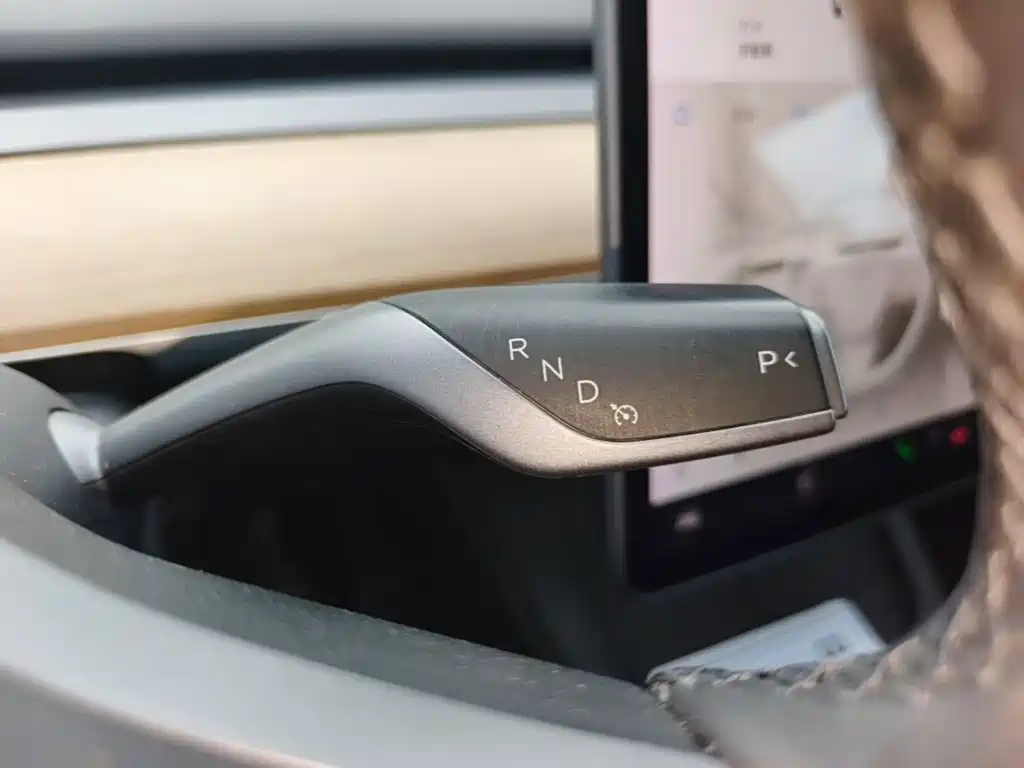 Tesla Model Y — миниатюра 14
