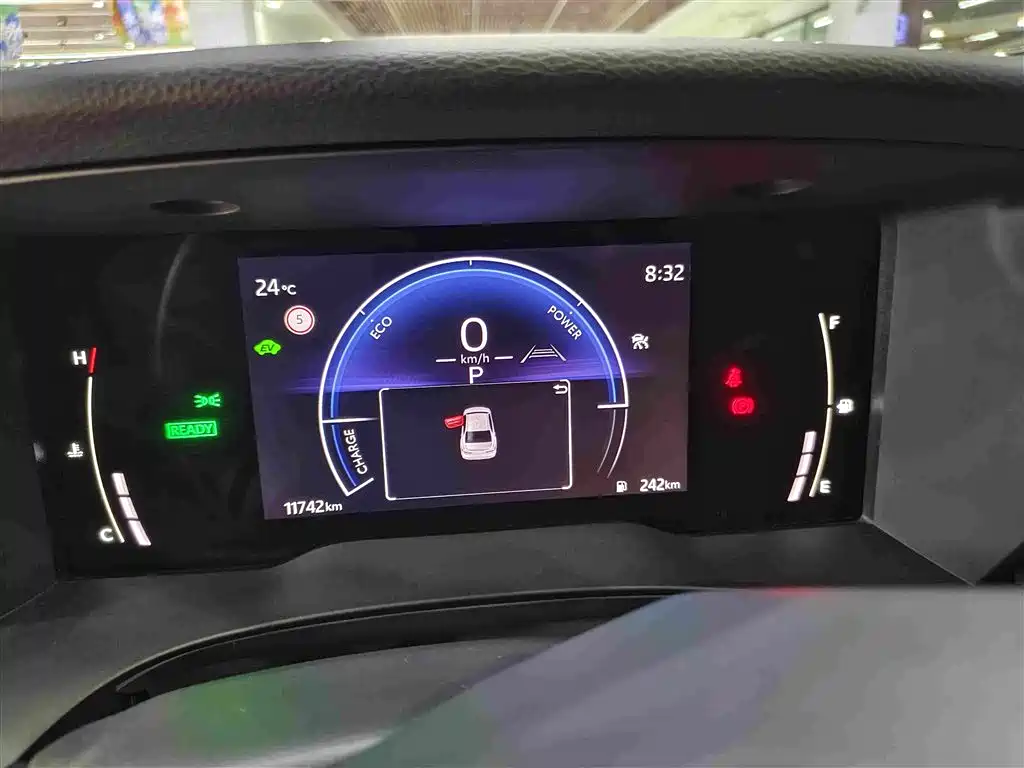 Toyota Camry — миниатюра 18