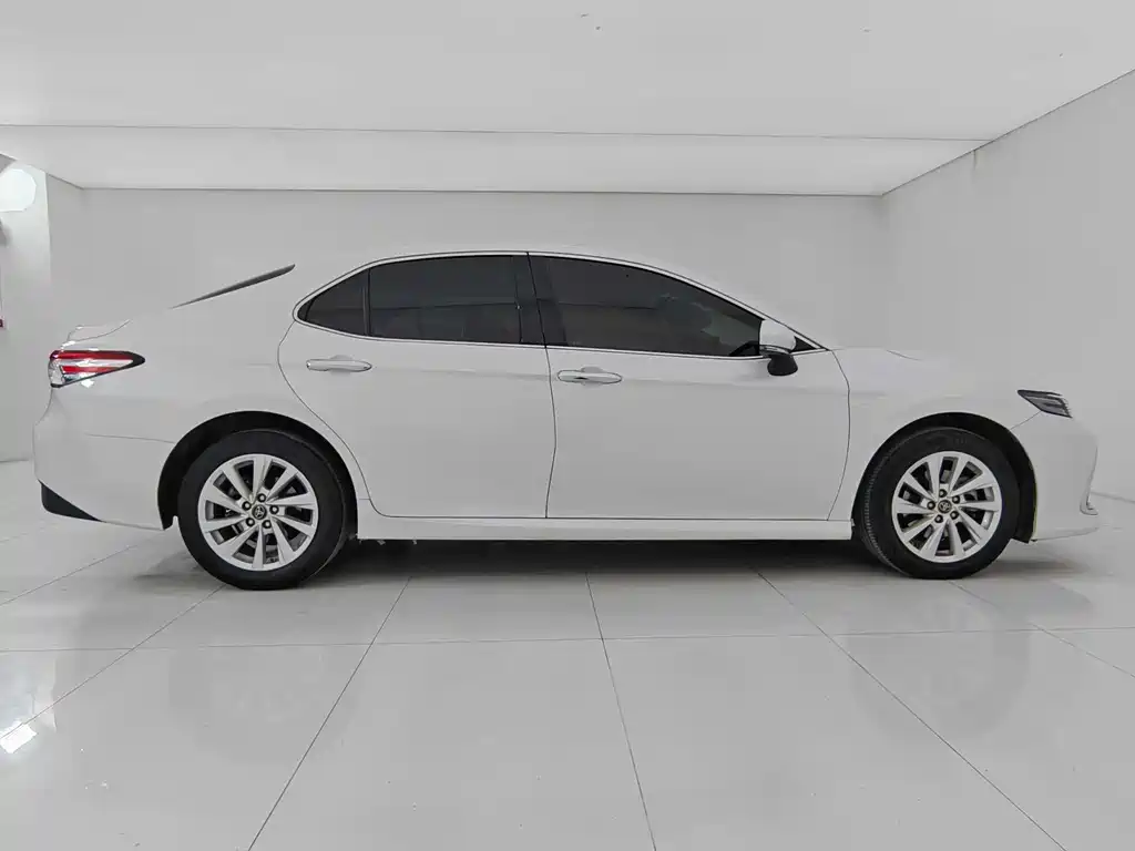 Toyota Camry 2021 2.0G Luxury