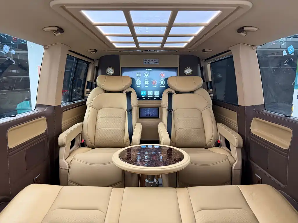 Volkswagen Caravelle 2017 2.0TSI Comfort 7 мест
