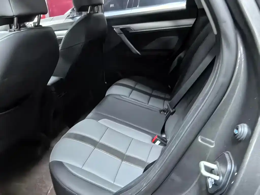 Geely Binyue - фото 11