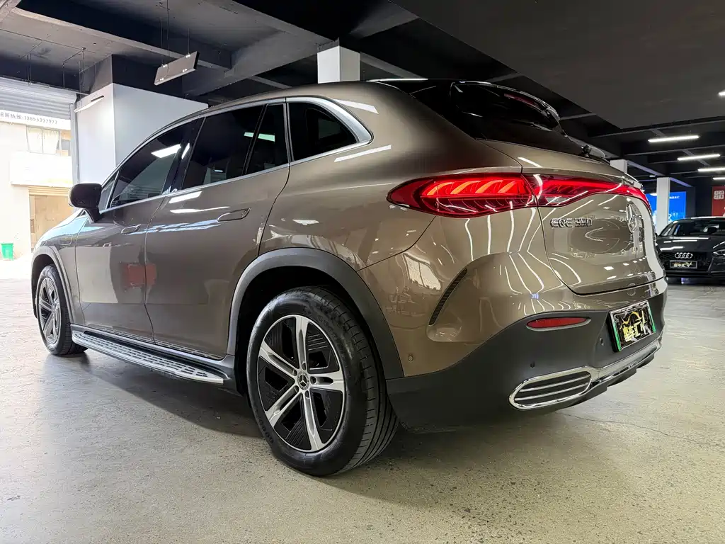 Mercedes-Benz EQE SUV — миниатюра 12