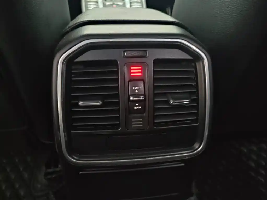 Porsche Macan — миниатюра 11