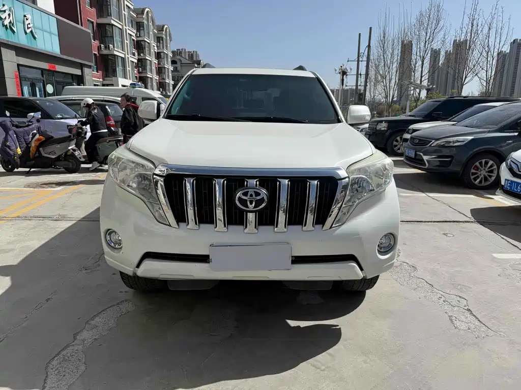 Toyota Land Cruiser Prado 2016 2.7L AT Standard