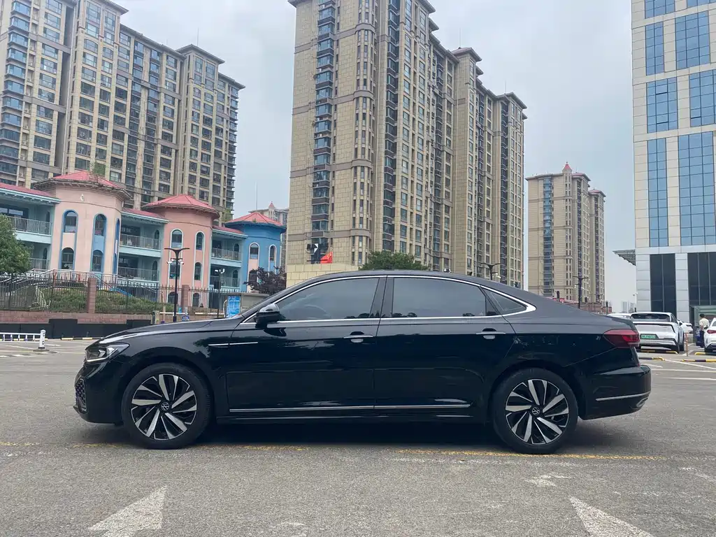 Volkswagen Passat 2022 330TSI Luxury