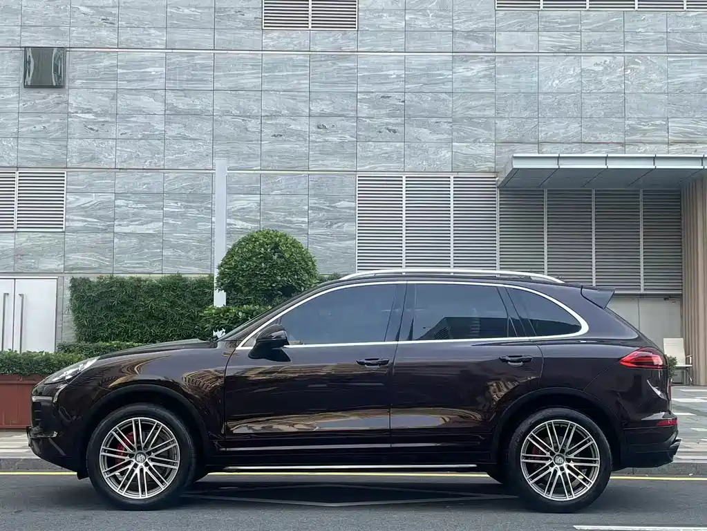 Porsche Cayenne — миниатюра 3