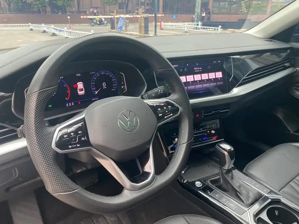 Volkswagen Passat 2022 330TSI Luxury