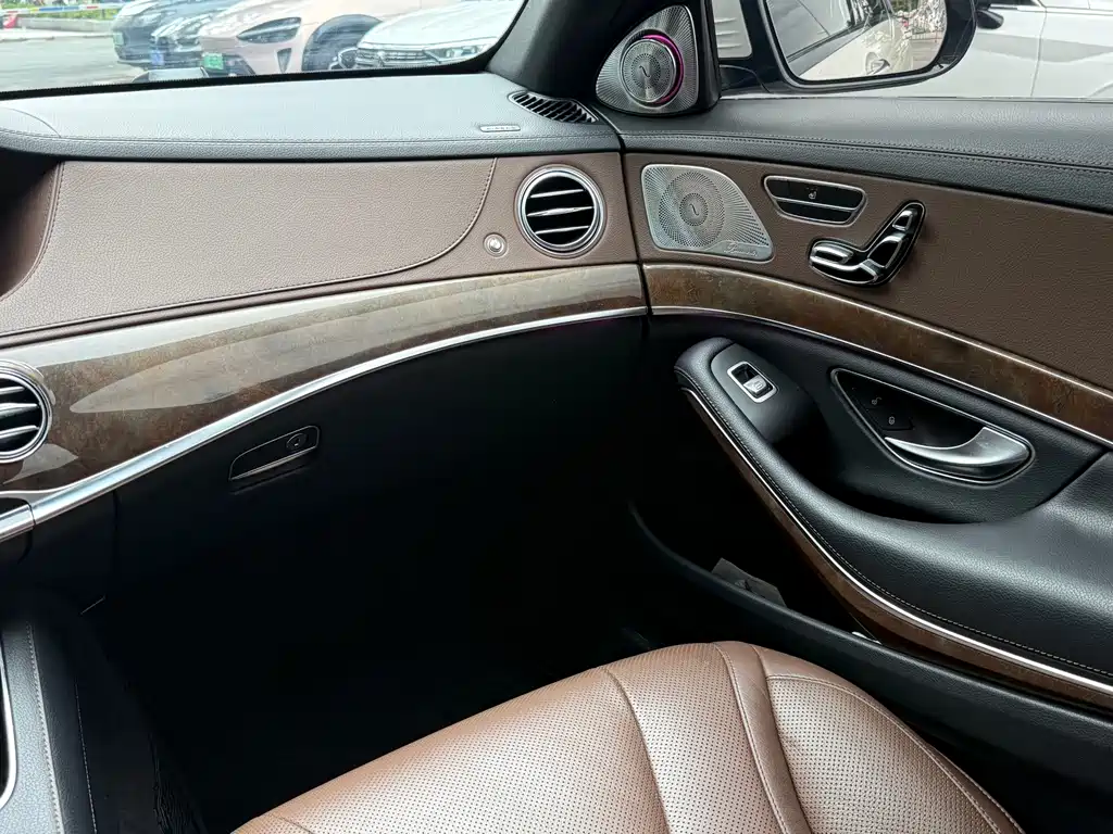 Mercedes-Benz S-Class — миниатюра 8