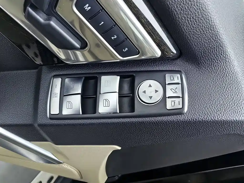 Mercedes-Benz GLK-Class (Import) — миниатюра 9