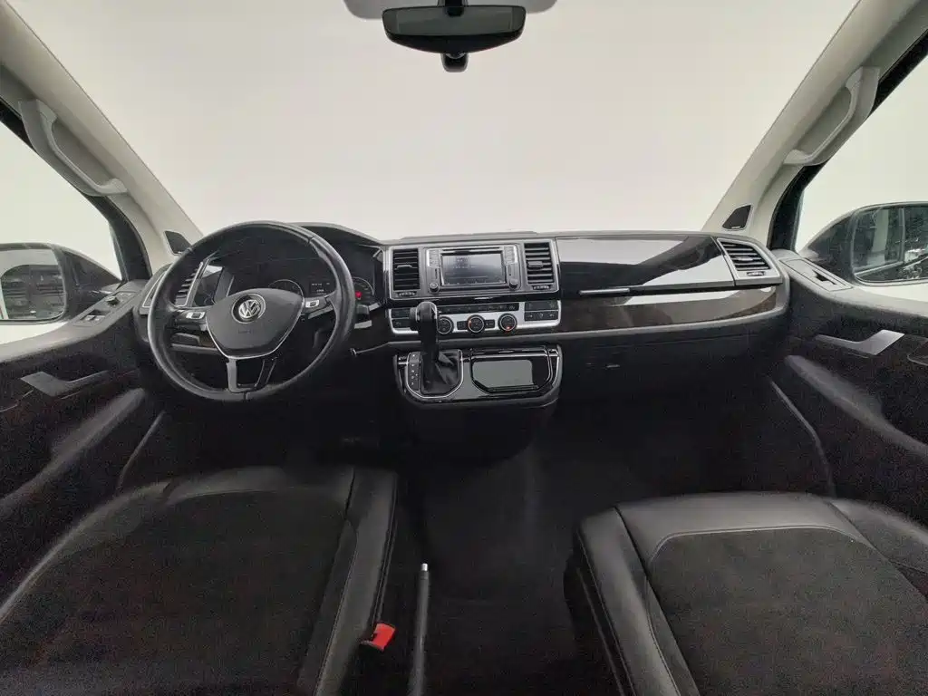Volkswagen Multivan — миниатюра 5