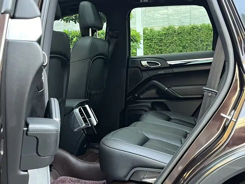 Porsche Cayenne — миниатюра 21