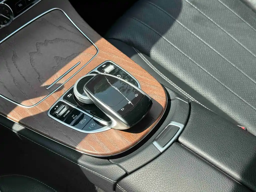 Mercedes-Benz E-Class — миниатюра 13